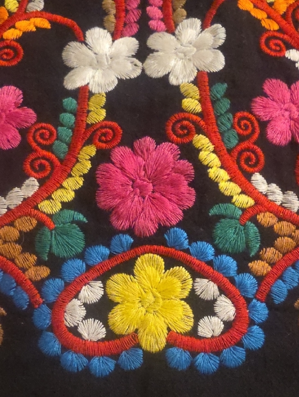 YZXDORWJ Embroidered Black Mini Dress with Multicolor Floral Detail S Overssized - Picture 7 of 15
